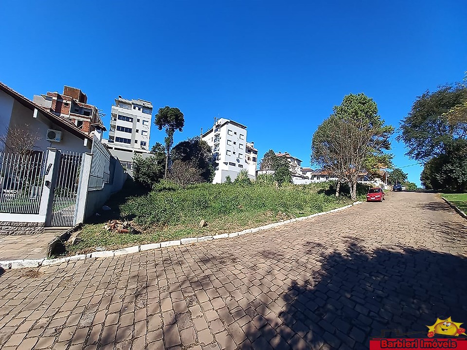 TERRENO CONSTITUÍDO DOS LOTES 14 E 15 BAIRRO SAGRADA FAMÍLIA